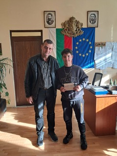 Подкрепа за нашия шампион!